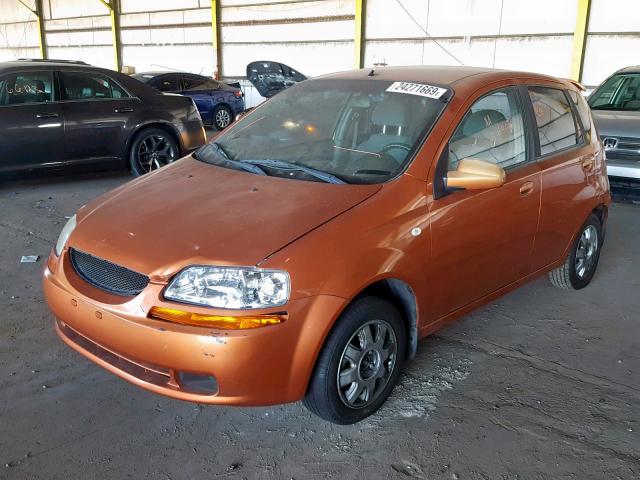 KL1TG62675B480957 - 2005 CHEVROLET AVEO LT ORANGE photo 2