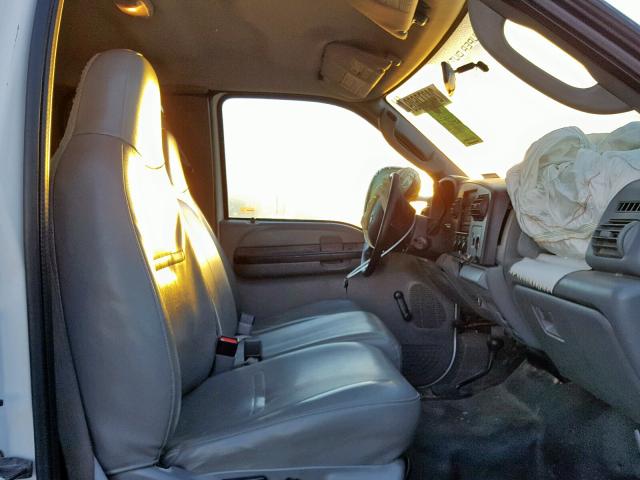 1FTSX21505ED27115 - 2005 FORD F250 SUPER WHITE photo 5