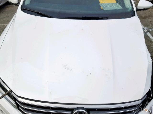 1VWGT7A37HC065796 - 2017 VOLKSWAGEN PASSAT SE WHITE photo 7