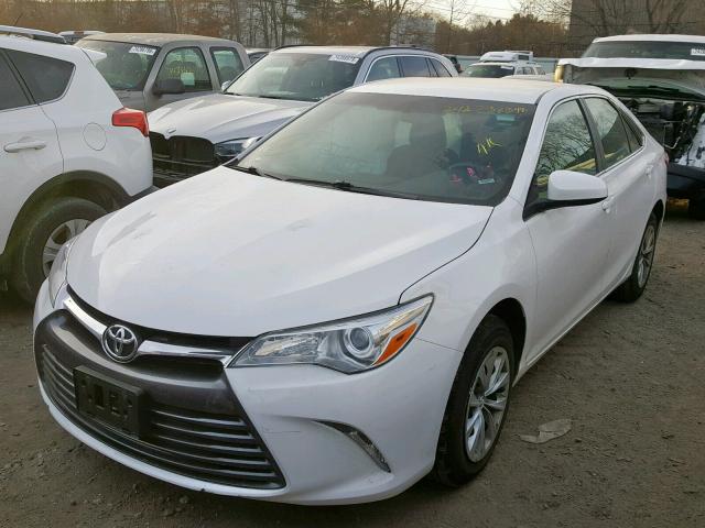 4T1BF1FK9HU334260 - 2017 TOYOTA CAMRY LE WHITE photo 2