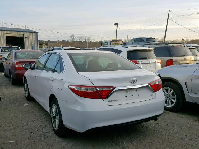 4T1BF1FK9HU334260 - 2017 TOYOTA CAMRY LE WHITE photo 3