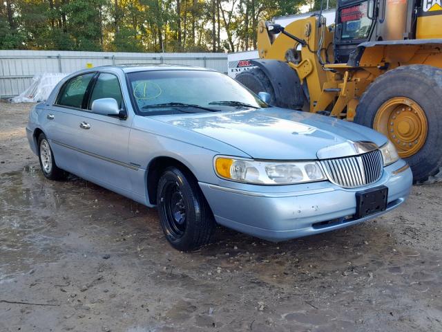 1LNFM82W9WY725732 - 1998 LINCOLN TOWN CAR S BLUE photo 1