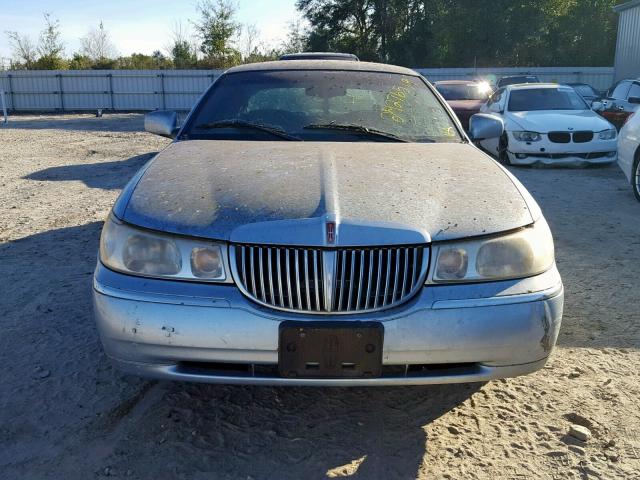 1LNFM82W9WY725732 - 1998 LINCOLN TOWN CAR S BLUE photo 10