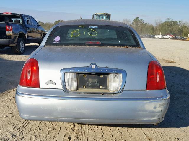 1LNFM82W9WY725732 - 1998 LINCOLN TOWN CAR S BLUE photo 9