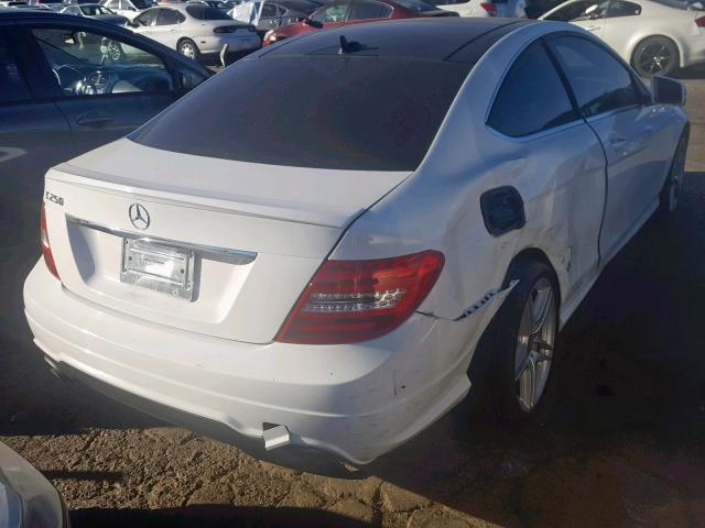 WDDGJ4HB3DG077697 - 2013 MERCEDES-BENZ C 250 WHITE photo 4