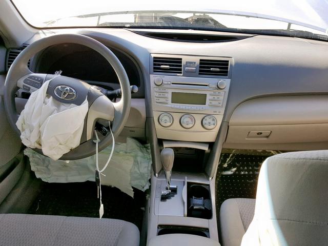 4T1BF3EK6BU723250 - 2011 TOYOTA CAMRY BASE SILVER photo 9