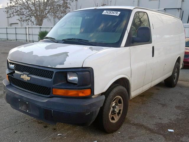 1GCFG15X471117103 - 2007 CHEVROLET EXPRESS G1 WHITE photo 2