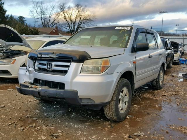 5FNYF18106B016360 - 2006 HONDA PILOT LX SILVER photo 2