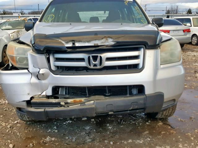 5FNYF18106B016360 - 2006 HONDA PILOT LX SILVER photo 9