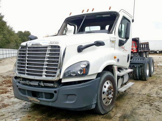 1FUJGEDR9JLJL8246 - 2018 FREIGHTLINER CASCADIA 1 WHITE photo 2