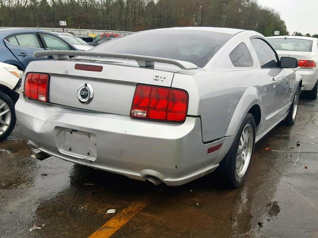 1ZVHT82H755136368 - 2005 FORD MUSTANG GT SILVER photo 4