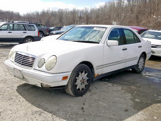 WDBJF55FXTJ021190 - 1996 MERCEDES-BENZ E 320 WHITE photo 2