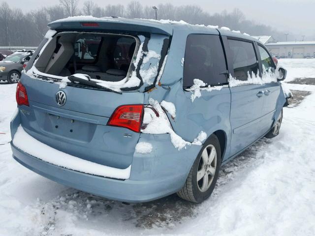 2V8HW34119R595602 - 2009 VOLKSWAGEN ROUTAN SE BLUE photo 4