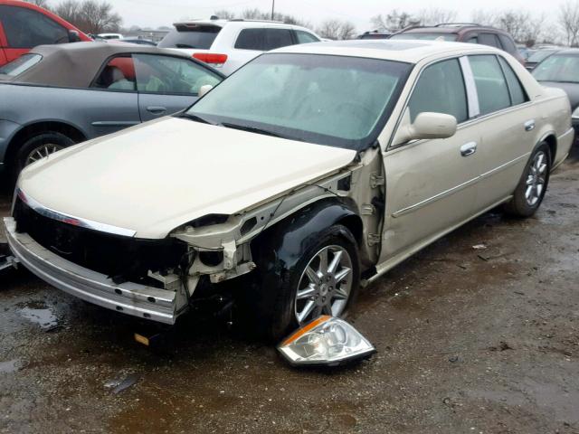 1G6KD5EY2AU133025 - 2010 CADILLAC DTS LUXURY WHITE photo 2