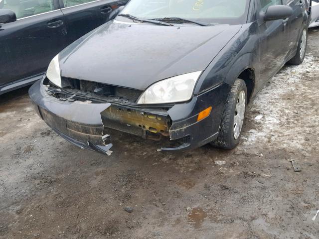 1FAFP34NX6W245462 - 2006 FORD FOCUS ZX4 BLACK photo 9