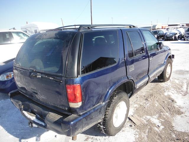 1GNDT13W6Y2103512 - 2000 CHEVROLET BLAZER BLUE photo 4