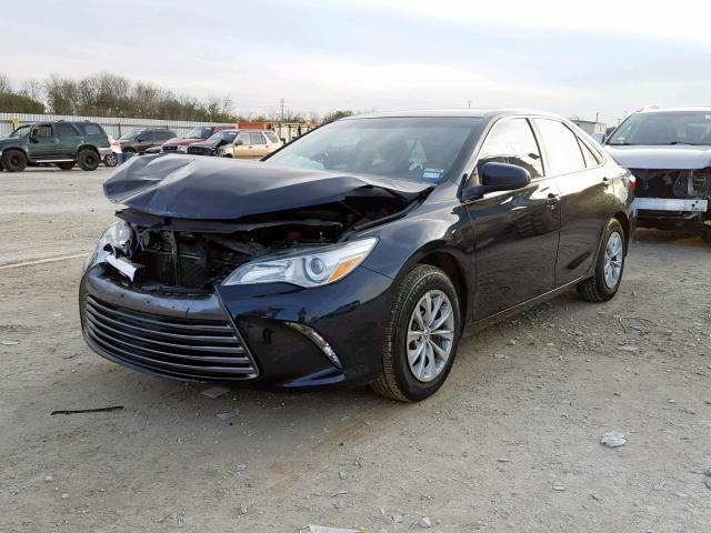 4T4BF1FK7FR452293 - 2015 TOYOTA CAMRY LE BLUE photo 2
