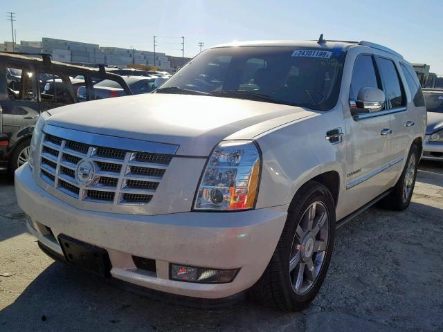 1GYUCCEFXAR217201 - 2010 CADILLAC ESCALADE P WHITE photo 2