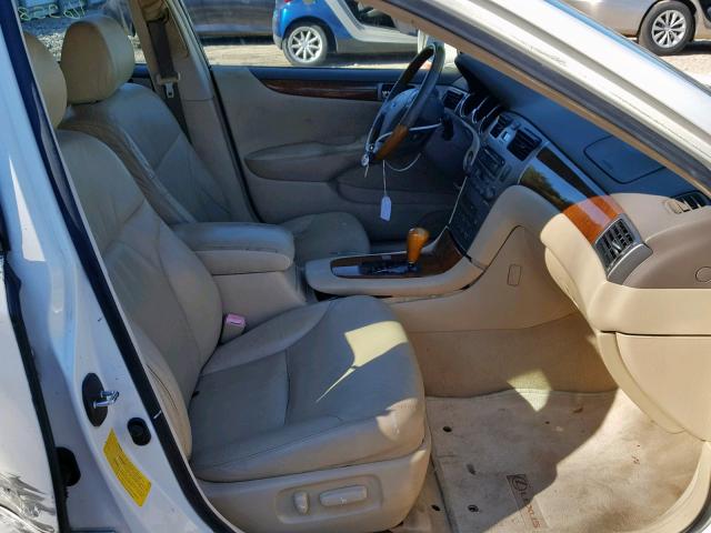 JTHBA30G965157993 - 2006 LEXUS ES 330 WHITE photo 5