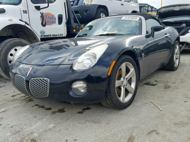 1G2MB35B98Y116810 - 2008 PONTIAC SOLSTICE BLACK photo 2