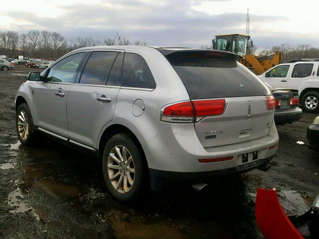 2LMDJ8JK8BBJ26525 - 2011 LINCOLN MKX SILVER photo 3