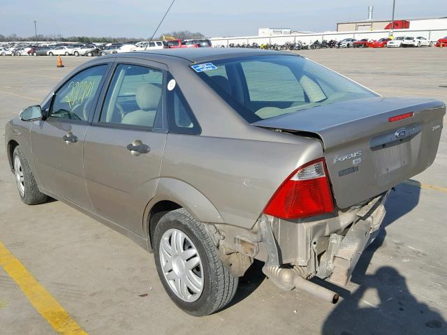 1FAFP34N95W140927 - 2005 FORD FOCUS ZX4 GOLD photo 3