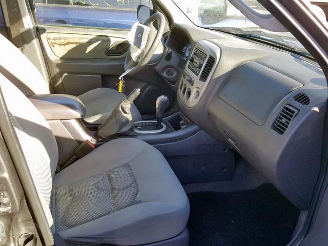 1FMYU03195KB46111 - 2005 FORD ESCAPE XLT GRAY photo 5