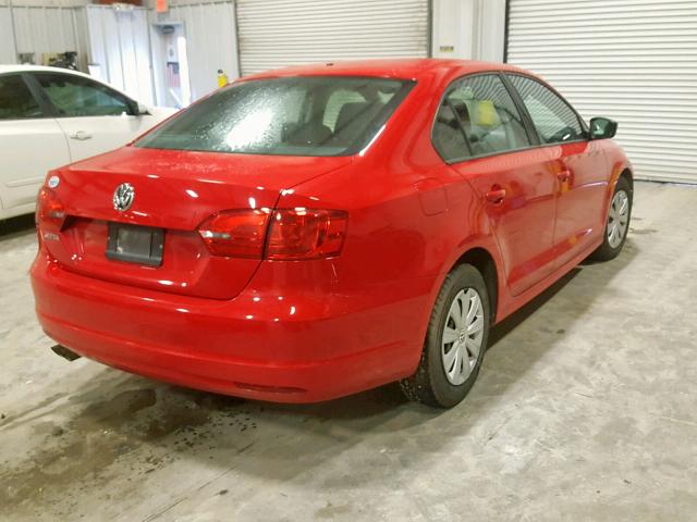 3VW2K7AJXEM375933 - 2014 VOLKSWAGEN JETTA BASE RED photo 4