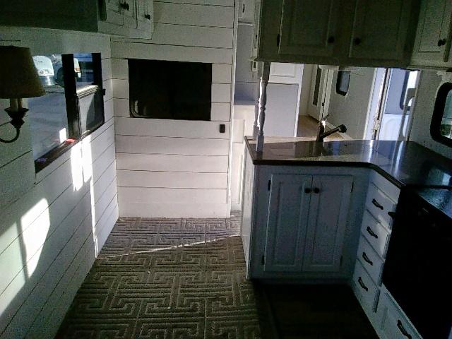 4X4FCAP27AG095819 - 2010 WILDWOOD CARDINAL TWO TONE photo 8