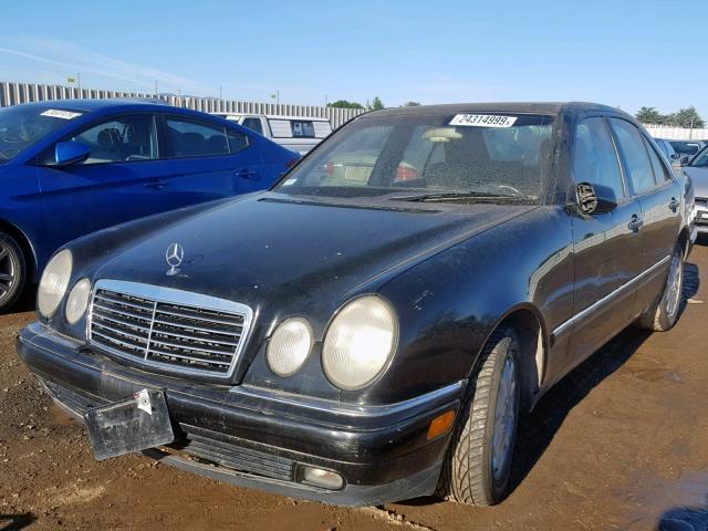 WDBJF55F1TJ014967 - 1996 MERCEDES-BENZ E 320 BLACK photo 2