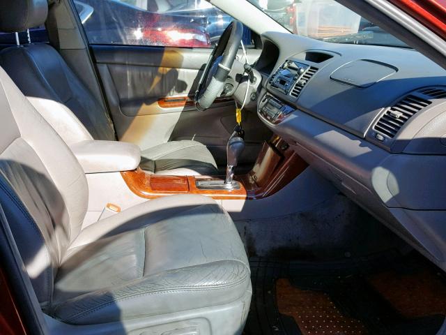 4T1BF32K15U085577 - 2005 TOYOTA CAMRY LE RED photo 5