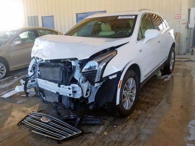 1GYKNBRS6HZ217029 - 2017 CADILLAC XT5 LUXURY WHITE photo 2