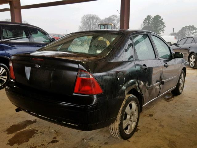 1FAFP34NX7W304981 - 2007 FORD FOCUS ZX4 BLACK photo 4