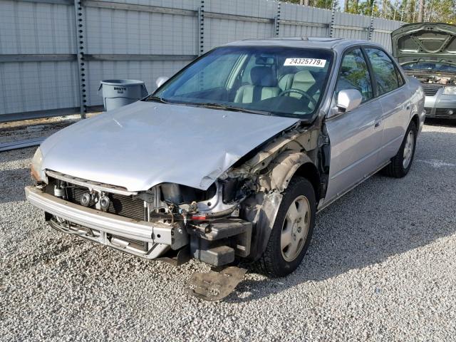 1HGCG16562A055603 - 2002 HONDA ACCORD EX SILVER photo 2