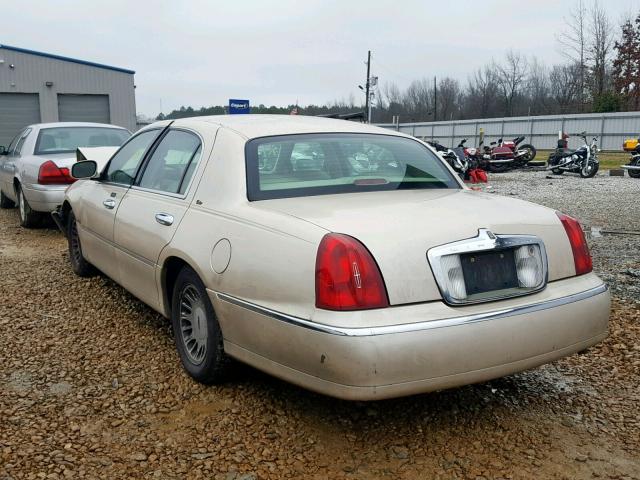 1LNHM83W3YY880626 - 2000 LINCOLN TOWN CAR C BEIGE photo 3