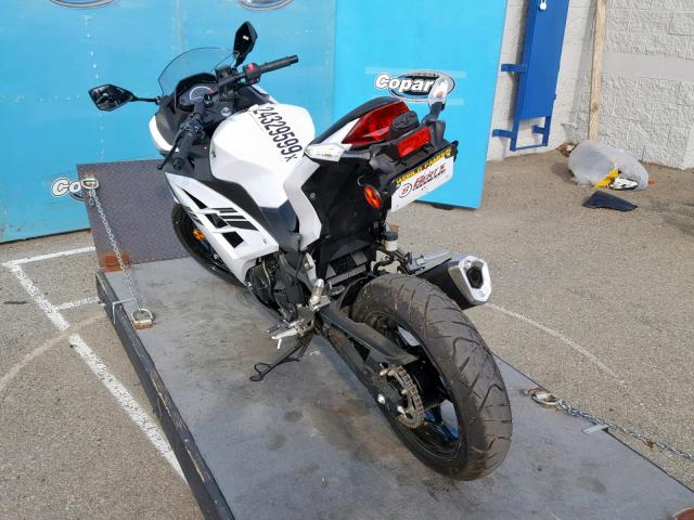 JKAEX8A19HDA32938 - 2017 KAWASAKI EX300 A WHITE photo 3