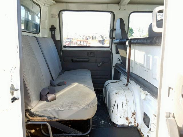 J8DE5J14927901312 - 2002 GMC 5500 W5504 WHITE photo 6