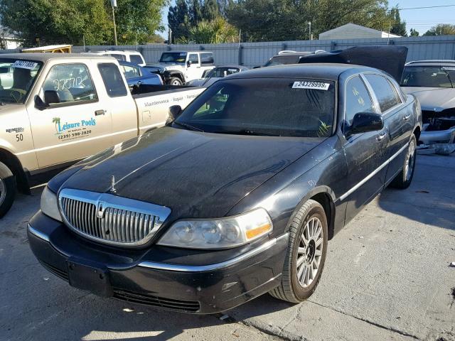 1LNHM81W34Y659654 - 2004 LINCOLN TOWN CAR E BLACK photo 2