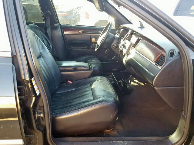 1LNHM81W34Y659654 - 2004 LINCOLN TOWN CAR E BLACK photo 5