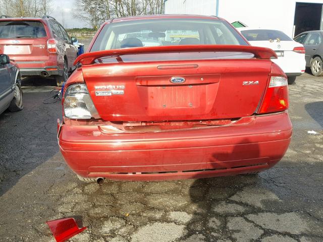 1FAHP34N05W219461 - 2005 FORD FOCUS ZX4 RED photo 9