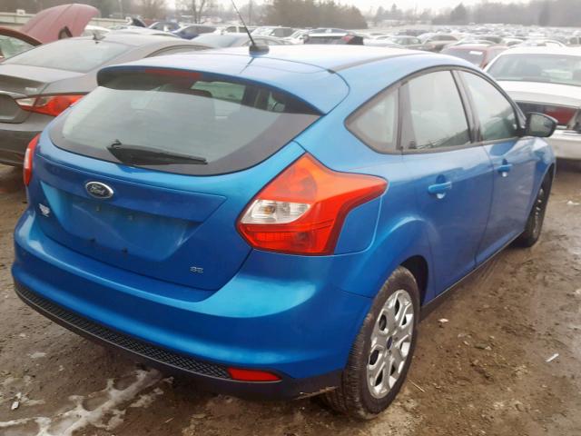 1FAHP3K26CL297119 - 2012 FORD FOCUS SE BLUE photo 4