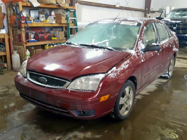 1FAFP34N76W150583 - 2006 FORD FOCUS ZX4 RED photo 2