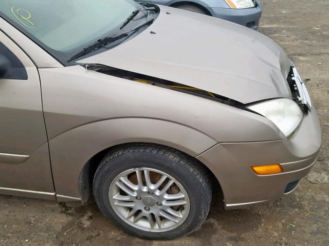 1FAFP34NX5W228515 - 2005 FORD FOCUS ZX4 GOLD photo 9