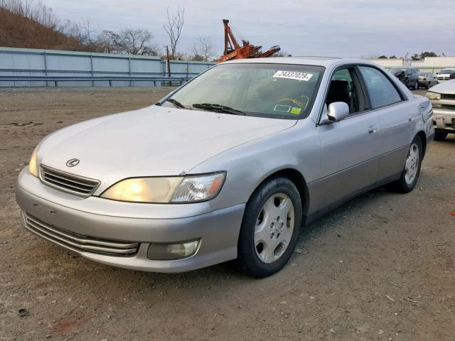 JT8BF28G1Y5091667 - 2000 LEXUS ES 300 SILVER photo 2