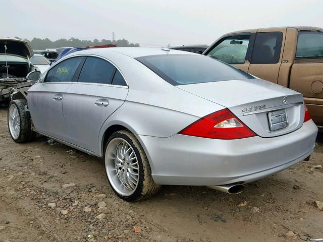 WDDDJ72X97A102036 - 2007 MERCEDES-BENZ CLS 550 SILVER photo 3