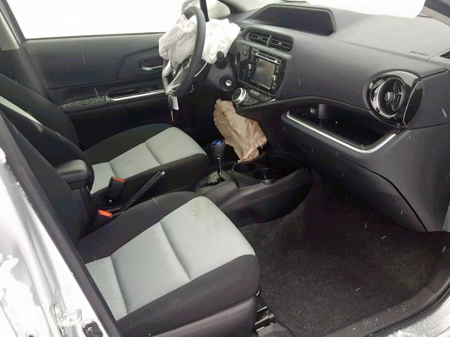 JTDKDTB33G1135175 - 2016 TOYOTA PRIUS C SILVER photo 5