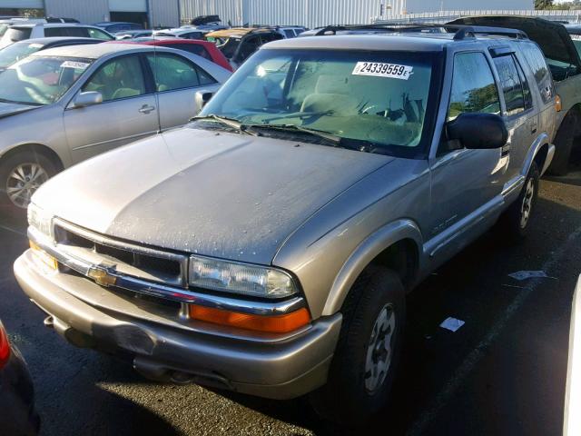 1GNDT13W12K150471 - 2002 CHEVROLET BLAZER BROWN photo 2