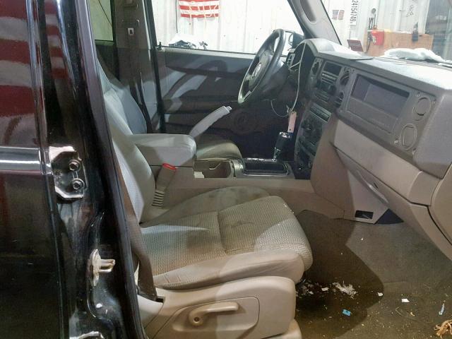 1J8HG48KX6C337755 - 2006 JEEP COMMANDER BLACK photo 5