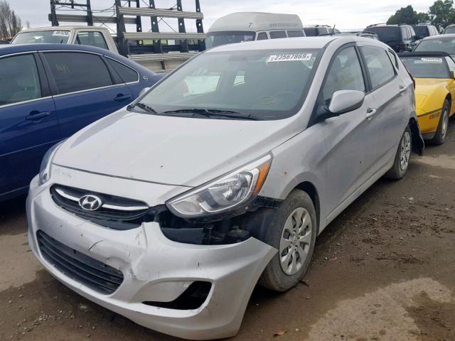 KMHCT5AE1HU330712 - 2017 HYUNDAI ACCENT SE SILVER photo 2