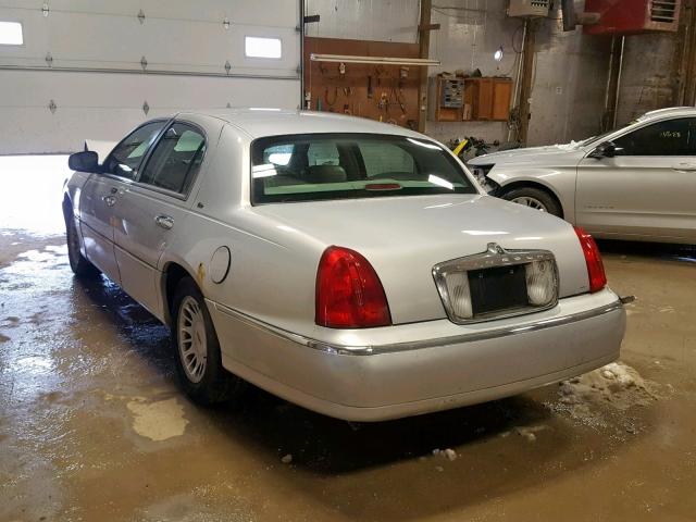 1LNHM83W02Y629151 - 2002 LINCOLN TOWN CAR C SILVER photo 3